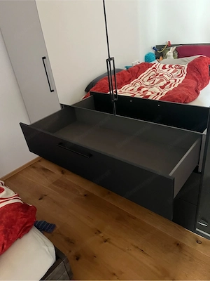 Kleiderkasten mit Spiegel und Schubladen Bild 4