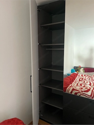 Kleiderkasten mit Spiegel und Schubladen Bild 2