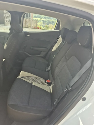 Renault Clio V Zen, viel Sonderausstattung, 8-fach bereift, Navi, Sitzheizung, Tempomat uvm. Bild 8