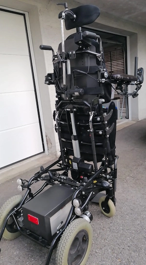 Elektrorollstuhl mit Stehfunktion & Begleitsteuerung - Vassilli Profi inkl. ROHO Bild 8