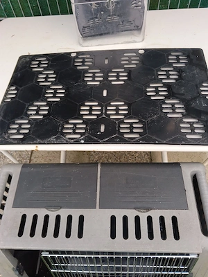 Hundebox  L: 84 H :65  T: 45 cm. Bild 2