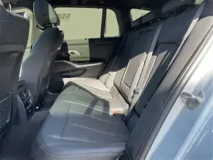 BMW 330e xDrive M-Sportpaket // Panorama Glasdach // Harman Kardon Bild 11