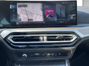 BMW 330e xDrive M-Sportpaket // Panorama Glasdach // Harman Kardon Bild 8