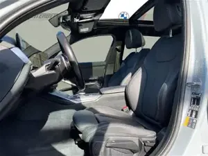 BMW 330e xDrive M-Sportpaket // Panorama Glasdach // Harman Kardon Bild 10