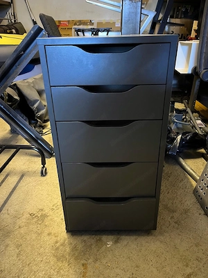 Kleiner Schreibtisch mit Container zu verschenken Bild 2