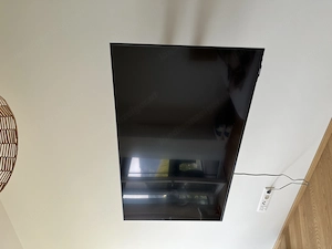 43 Zoll Samsung Smart TV mit Halterung Bild 2