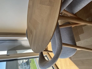 Massivholz Tisch mit 4 Stühlen Bild 2