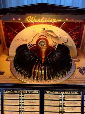Musikbox Wurlitzer aus den 55 Jahren Bild 2