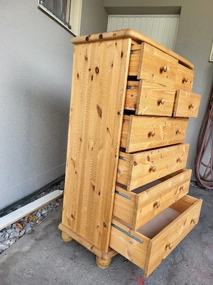 Schubladenschrank Massiv kann gratis abgeholt werden Bild 6