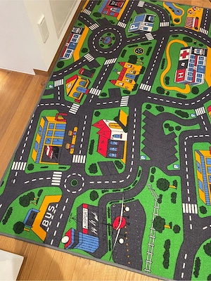 Kinderteppich mit Straßen und Häuser Motiven Bild 3