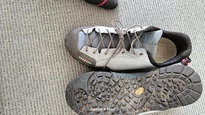 Bergschuhe Lowa, und ein paar Zustiegschuhe Bild 2