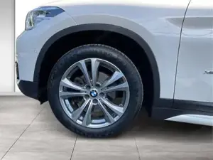 BMW X1 xDrive18d Sport Line // PDC vorne + hinten // Sitzheizung // Sitzverstellung Fondsitze Bild 6