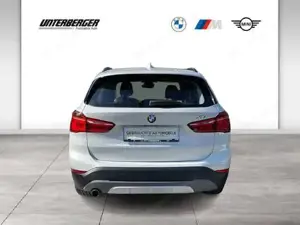 BMW X1 xDrive18d Sport Line // PDC vorne + hinten // Sitzheizung // Sitzverstellung Fondsitze Bild 5