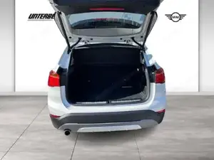 BMW X1 xDrive18d Sport Line // PDC vorne + hinten // Sitzheizung // Sitzverstellung Fondsitze Bild 12