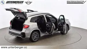 BMW iX1 eDrive20 M Sportpaket // Anhängerkupplung // Head-Up Bild 6