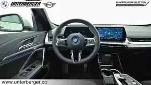 BMW iX1 eDrive20 M Sportpaket // Anhängerkupplung // Head-Up Bild 12