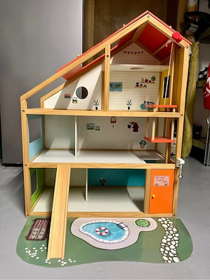 wunderschönes Holzpuppenhaus Bild 3