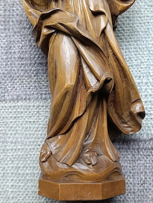 Madonna mit Kind - handgeschnitzt - sakral Bild 3