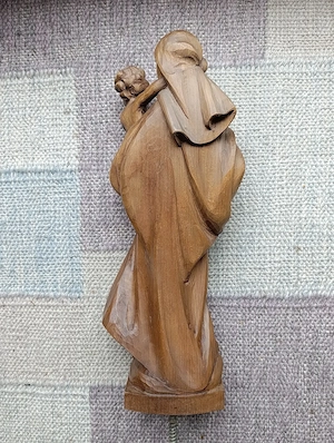 Madonna mit Kind - handgeschnitzt - sakral Bild 4