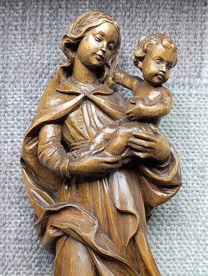 Madonna mit Kind - handgeschnitzt - sakral Bild 2