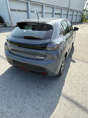 Peugeot 208 Active PureTech Nur 8.500KM!!! Bild 2