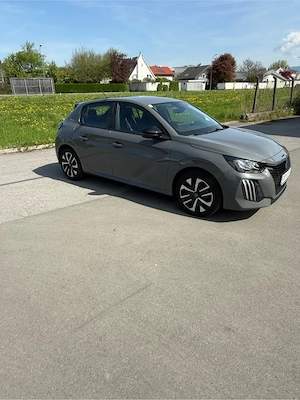 Peugeot 208 Active PureTech Nur 8.500KM!!! Bild 3