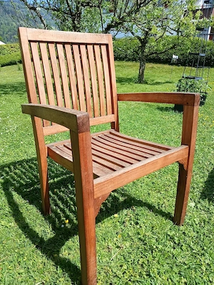 Teakholz-Gartenstühle massiv, stabil mit Polster 8 Stück anstatt 265,- (Neupreis) nur 30,- p. Stk. Bild 2