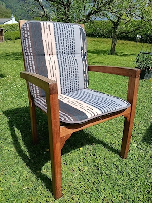 Teakholz-Gartenstühle massiv, stabil mit Polster 8 Stück anstatt 265,- (Neupreis) nur 30,- p. Stk. Bild 3