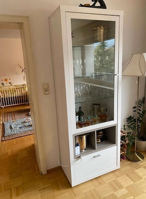 Vitrine und passendes Lowboard