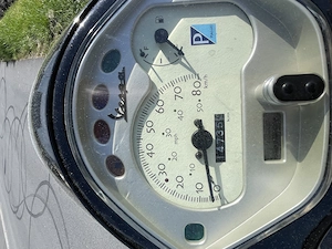 Vespa LX 50 Schwarz Bild 4