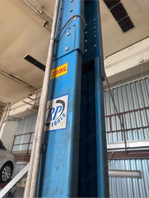 KFZ Hebebühne Bild 2