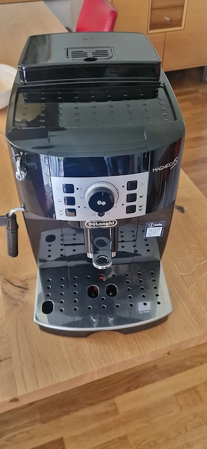 Kaffeevollautomat De Longhi Magnifica S