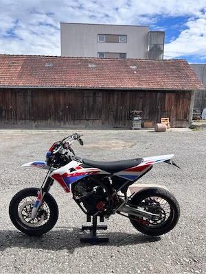 Fantic XMF 125 Performance Supermoto  Bild 2