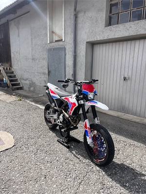 Fantic XMF 125 Performance Supermoto  Bild 4
