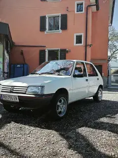 Peugeot 205