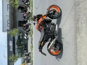 KTM 690 Duke Schwarz Orange Bild 4