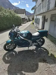 Honda VFR750 RC36 V4 Motor Bild 4