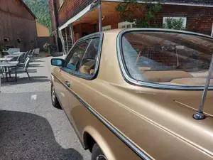 Mercedes 230 CE Coupe Bild 4