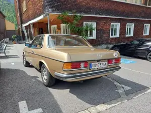 Mercedes 230 CE Coupe Bild 3