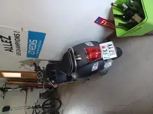 Motorrad vespa 300 gts Bild 2
