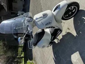 Vespa GTS Sport 300 Bild 4