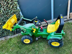 Tretttraktor mit Frontlader, Luftreifen und Anhänger Bild 2