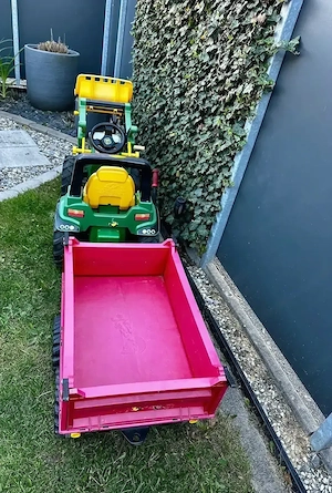 Tretttraktor mit Frontlader, Luftreifen und Anhänger Bild 5