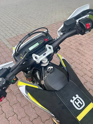 Husqvarna 701 Supermoto 2022 Bild 9