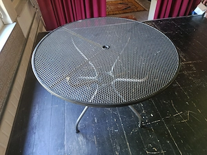 Garten Tisch aus Stahl Schwarz beschichtet