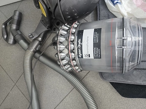 Marke Dyson, Modell DC52 Allergy Parquet. Tierhaarsauger