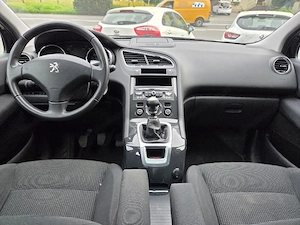 Peugeot 5008 Business-Line 7-Sitzer Panoramadach Bild 7