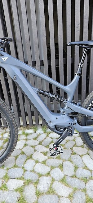 YT Decoy MX Comp 29 (L)   Carbon E-MTB Bild 2