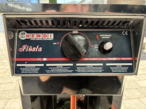 Gasgrill mit massiver Gusspfanne zu verkaufen Bild 2