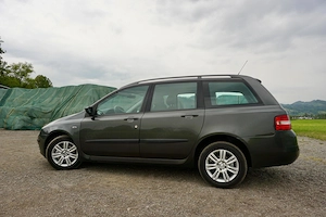 Fiat Stilo Multiwagon 1,9 JTD Multijet 90 Lifestyle Kombi   Family Van Bild 2